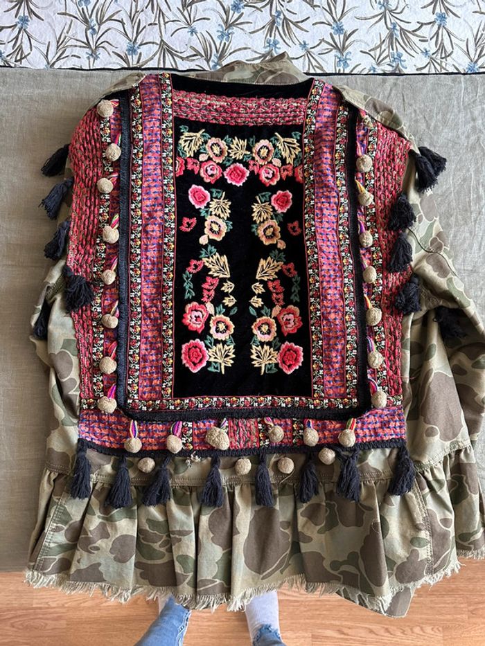 Veste militaire Zara dos en broderies 🖤 - photo numéro 4