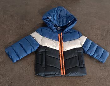 Manteau type doudoune
Taille 9-12 mois