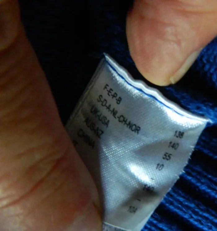 Pull T 8/9 ans "La Redoute" - photo numéro 4