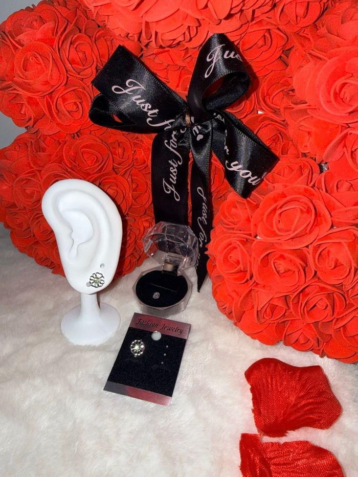 💚 Boucles d’oreilles argentées fleur verte – Élégance naturelle 💚 - photo numéro 2