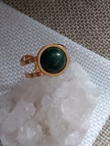 Bague pierre de rubis sur zoisite
