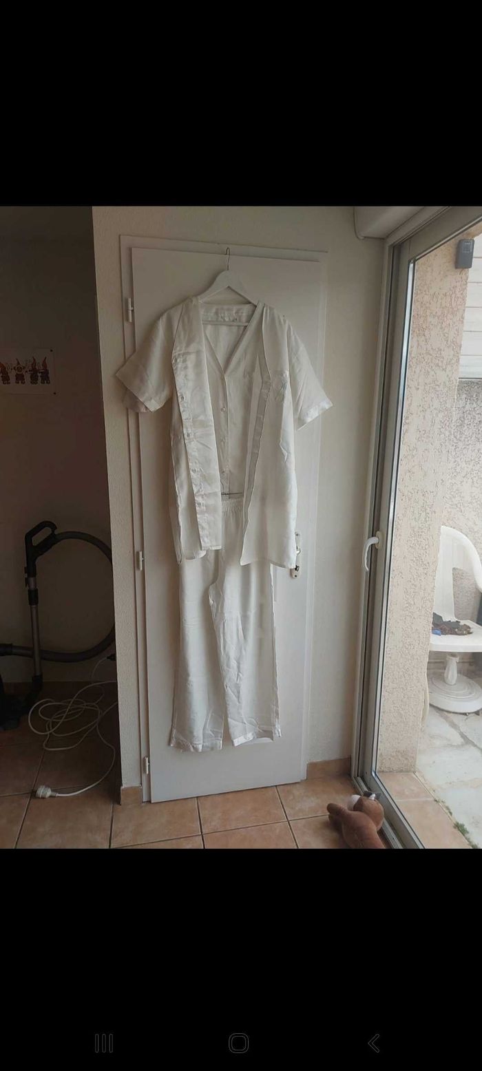 Joli pyjama 3 pieces taille 38/40