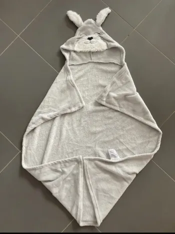 Couverture/poncho lapin 8-10 ans neuf jamais porté juste lavé