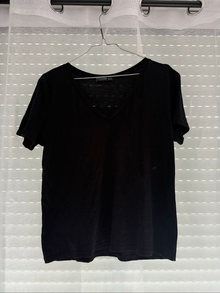 T-shirt noir col V Stradivarius - Taille M - Très bon état