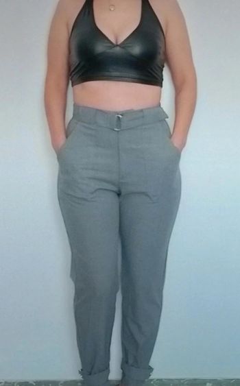 Pantalon carotte taille haute Bershka taille 40