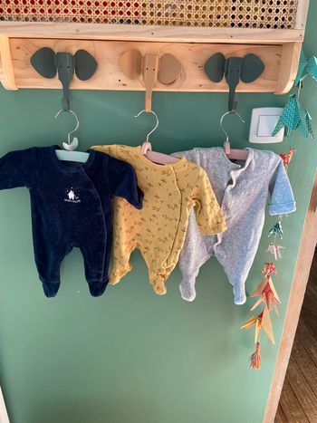 Trois pyjamas naissance