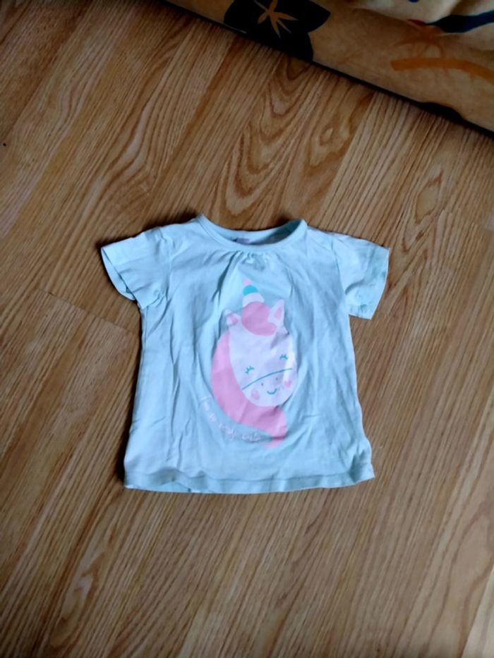 tee shirt vert licorne. Neuf.TEX. taille 18 mois