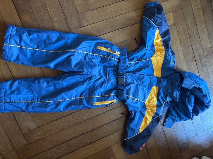 Vends combinaison ski de marque pack ouic 4 ans très bon état