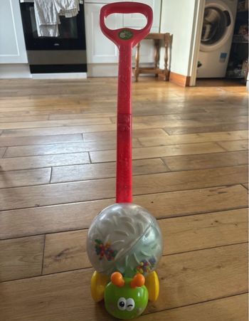 Jouet à pousser en escargot