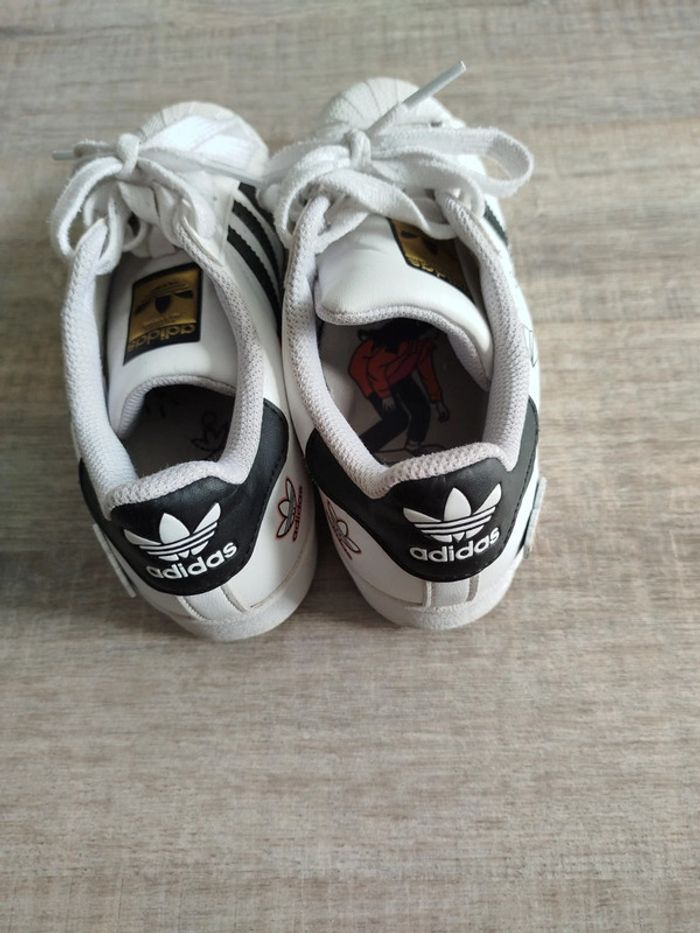 Adidas Superstar pointure 35.5 - photo numéro 3