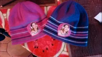 Lot  2 bonnets  Violetta