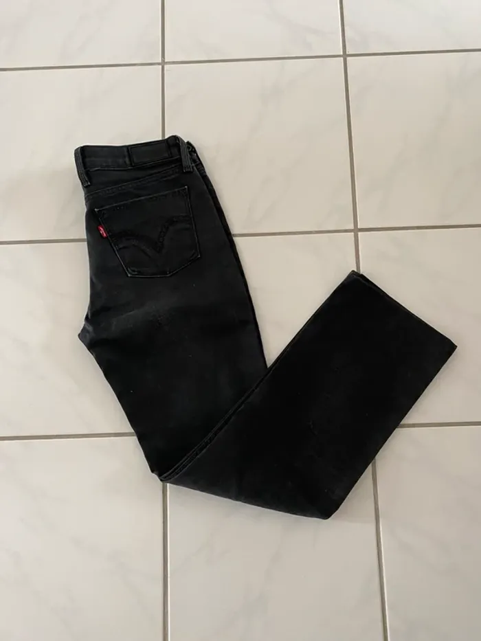 Jean Levi’s femme T38 – noir grisé broderies élégantes, parfait état