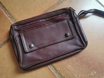 Pochette sacoche bordeaux en similicuir
