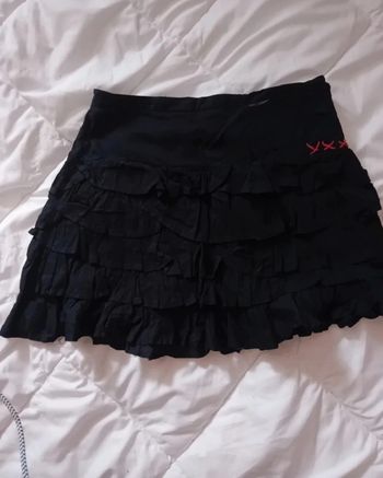 Très jolie jupe noire 10 ans