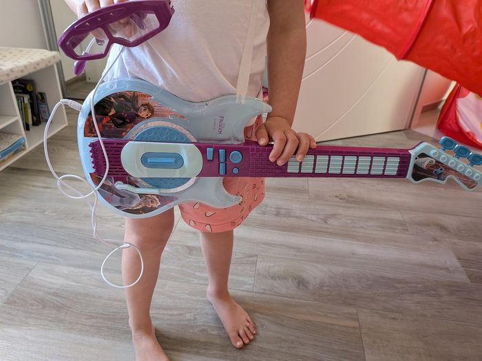 Guitare électronique lumineuse avec lunettes équipées d'un micro - Reine des Neiges - photo numéro 3