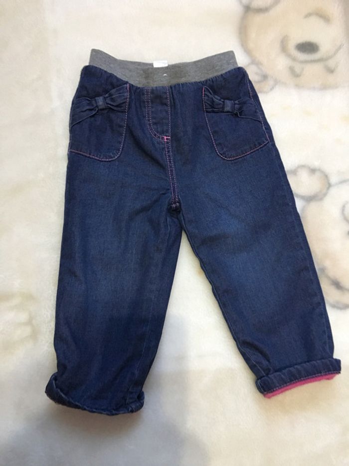 Pantalon doublé en polaire rose à l'intérieur