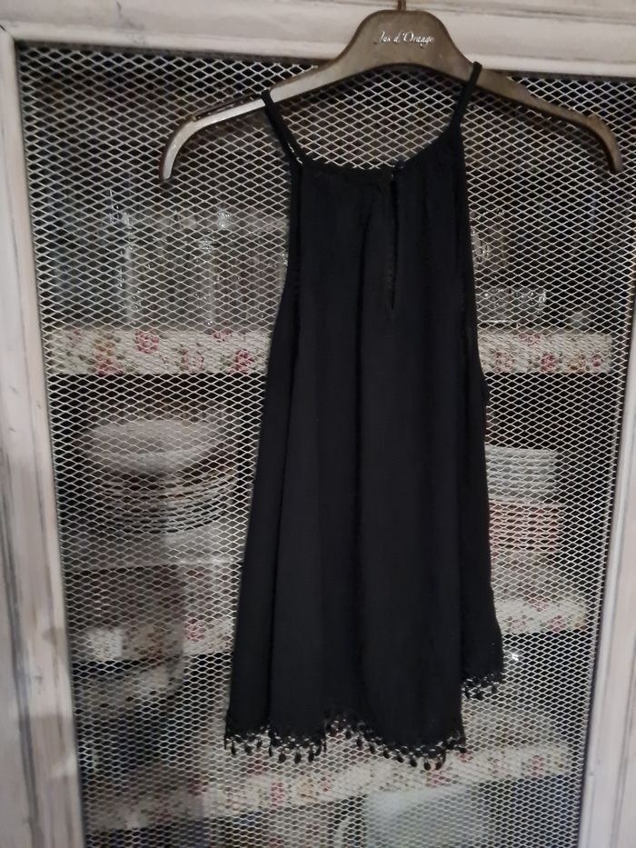 Joli haut noir - photo numéro 4