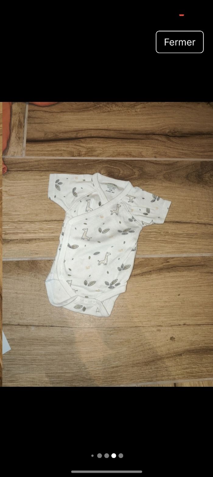 Lot 5 bodies body 
Ouverture croisé 
Marque sweet soft, Kiabi, kitchoun 
Taille 1 mois 50-54cm - photo numéro 5