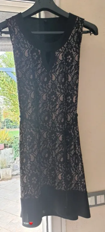 Jolie robe noir et dentelle