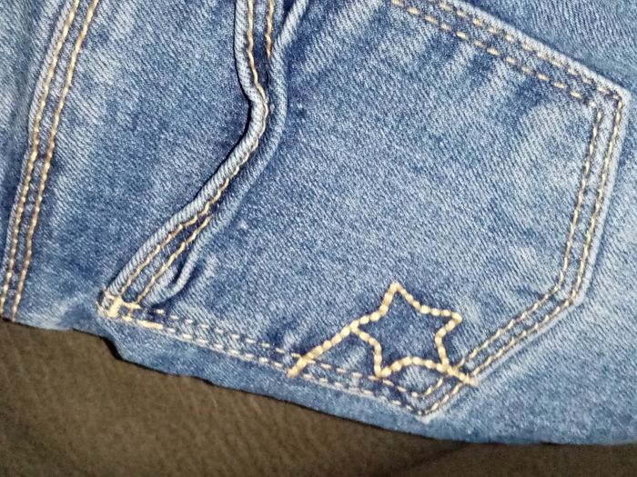 3 ans Ensemble 2 p tao, h&m Tee-shirt fleuri et jean bleu toutes saisons /Excellent état - photo numéro 5