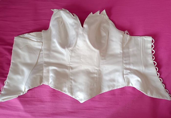 Robe de mariée en tulle et bustier papillon, pièce unique - photo numéro 7