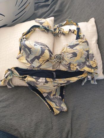 Maillot de bain rouge gorge taille 38 haut 90c