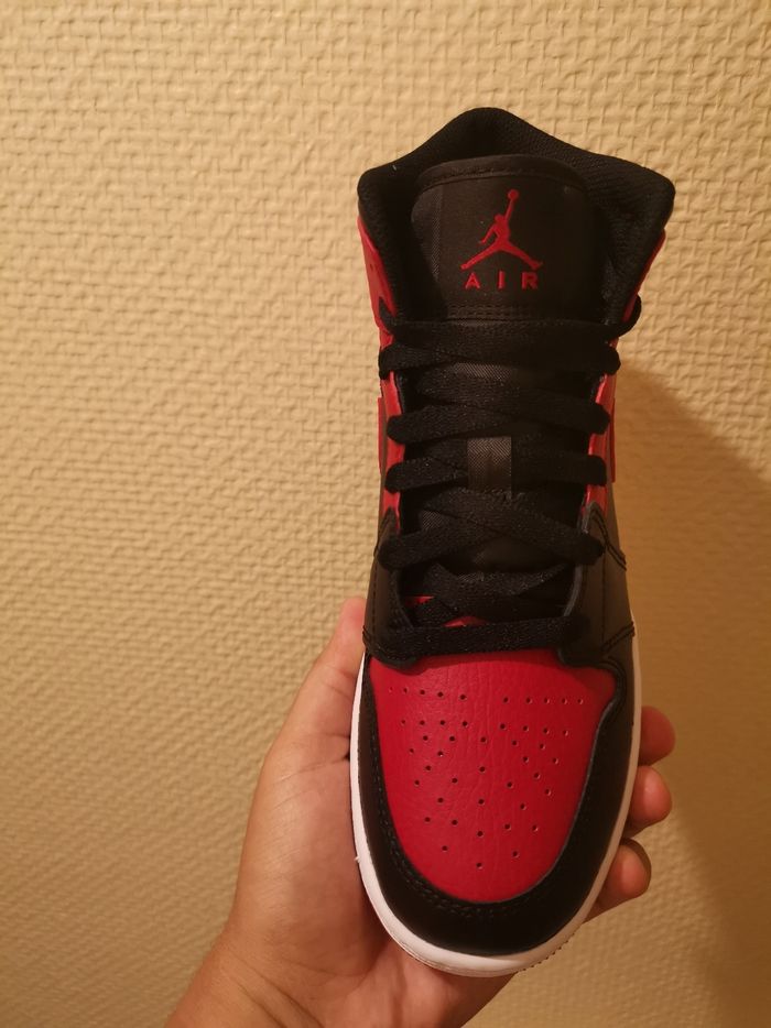 Air Jordan 1 MID (GS)  T 38.5 - photo numéro 2