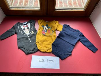 Lot de bodys taille 3 mois