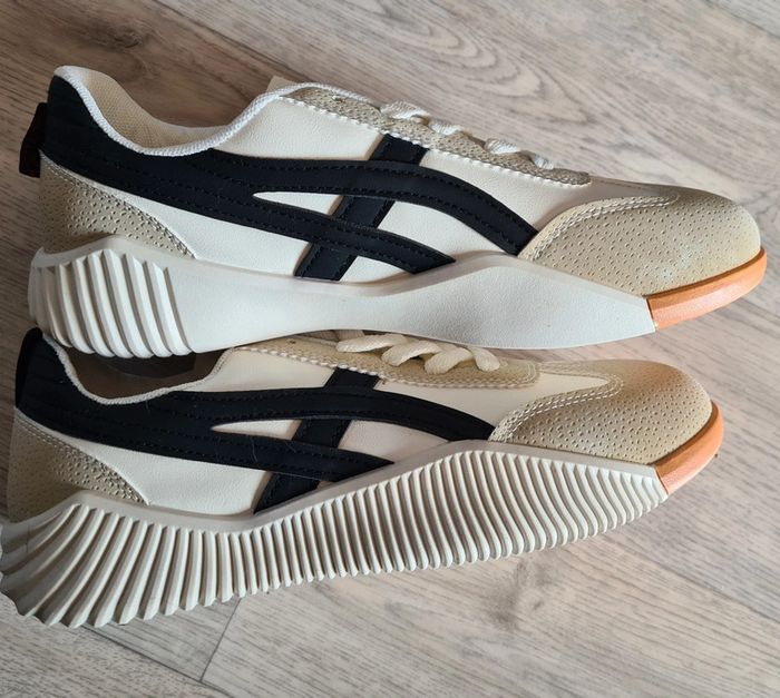 Chaussures de sport neuves 41 - photo numéro 3