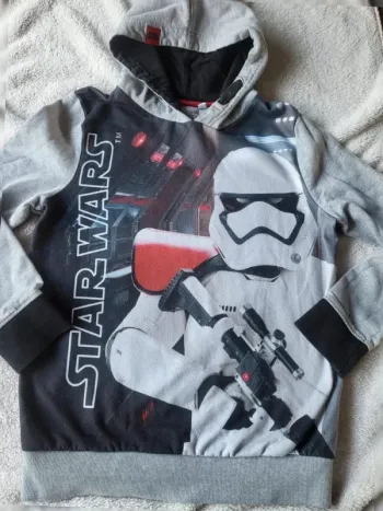 Pull Starwars taille 11/12 ans Offert si lot