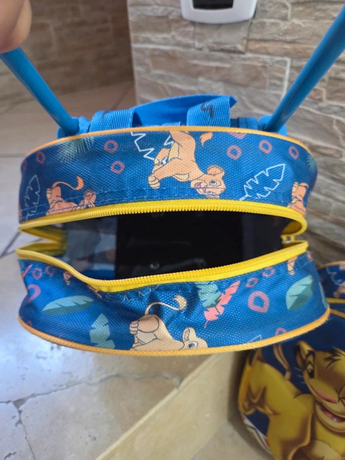 Zainetto asilo simba 10 € tutti e due oppure 5€ uno, se hai bisogno te lo regalo - photo numéro 2