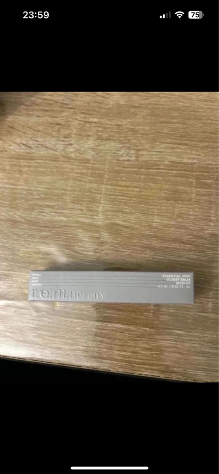 R.E.M Beauty - Glossy Balm Teinte : Shirley Ariana Grande .