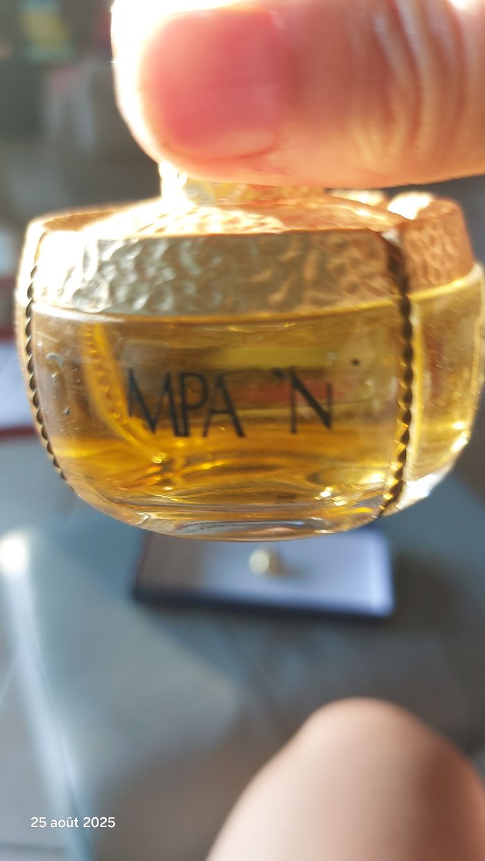 Lot flacon + 2 miniatures+ 1 pin’s Champagne ysl - photo numéro 3