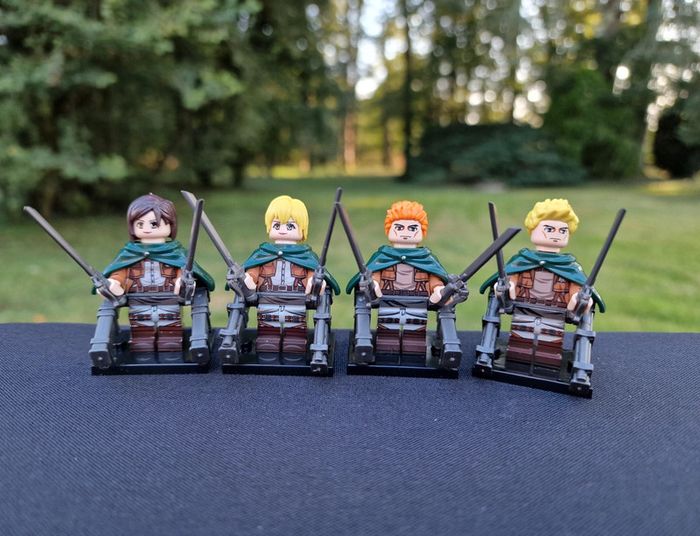 Minifigure Manga L'attaque des Titans 4 figurines n4