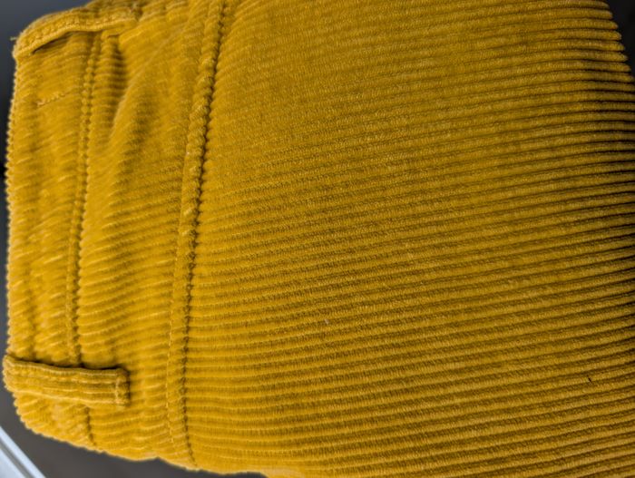 Jupe en velours côtelé jaune moutarde, neuve (avec étiquette d'origine) - photo numéro 2