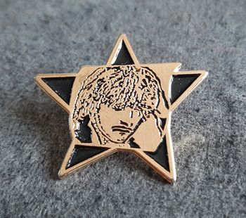 Pin's rare Renaud étoile 🌟 officiel signé Eastwood