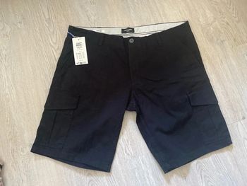 Short bermuda cargo noir marque Jack & Jones. Taille 50 40 US Neuf