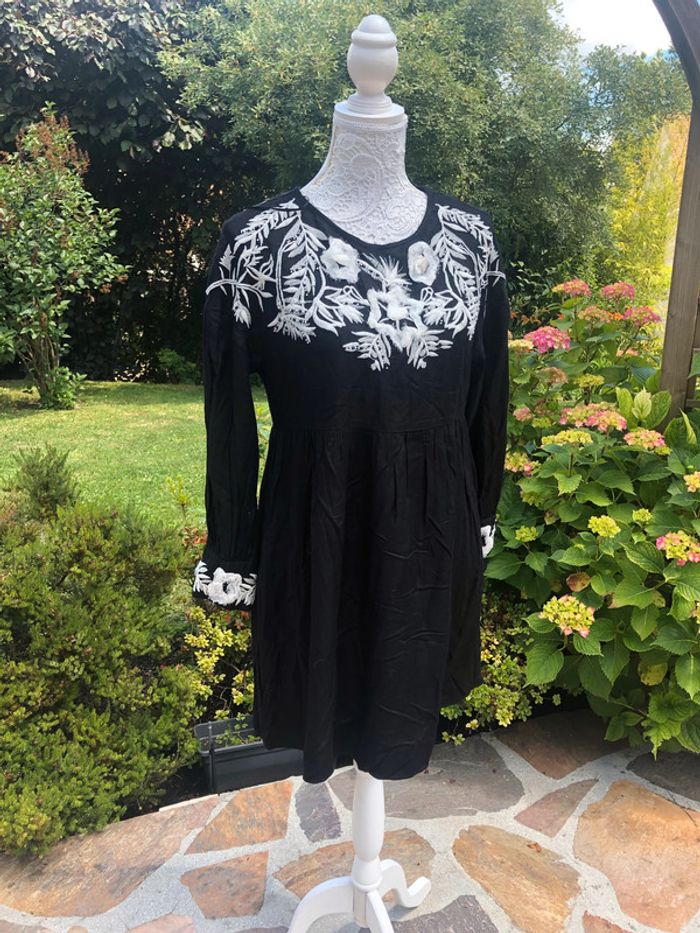 Robe Zara neuve taille XS - photo numéro 2