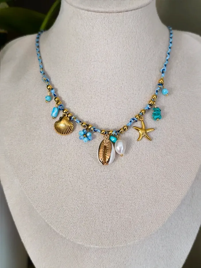 Collier doré et turquoise avec charms marins et fleur - photo numéro 2