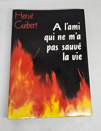 "À l'ami qui ne m'a pas sauvé la vie", de Hervé Guibert.
278 pages.
ISBN : 2.7242.6298.0