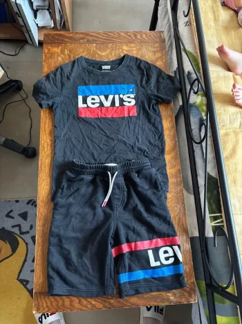 Ensemble levis authentique