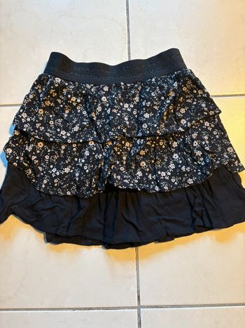 Jupe ikks noire a fleurs