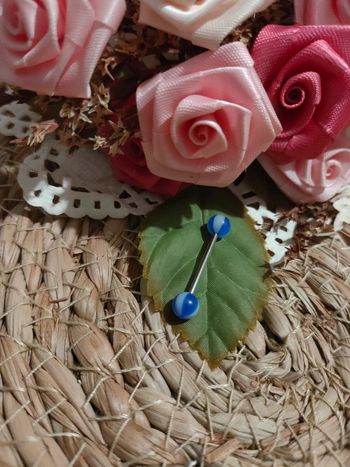 🌿Piercing langue bleu et blanc🌿