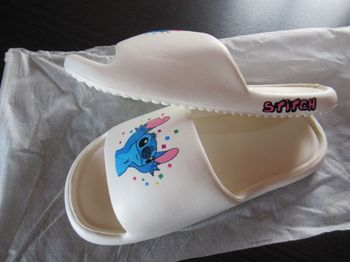 Claquettes Stitch confettis blanches 38 neuves