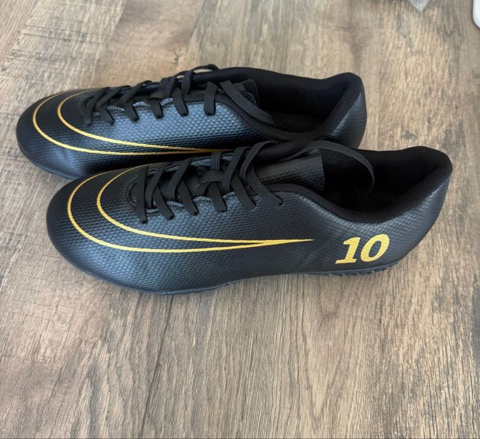 Chaussures de foot 44