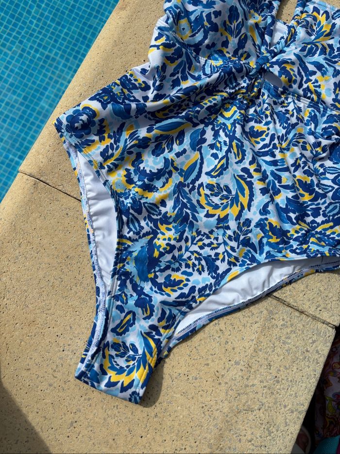 Maillot de bain 1 pièce blancs à motifs bleus et jaunes la petite étoile Taille 36 - photo numéro 2