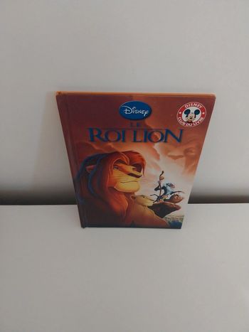 Livre disney le roi lion