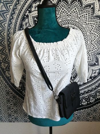 Haut blanc manches trois quart broderie anglaise / kiabi / (XS)