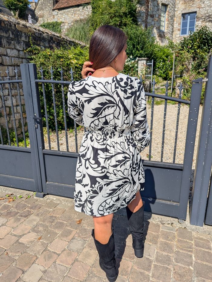 Robe blanc/noir Nantes manches longues
Taille S/M - photo numéro 4