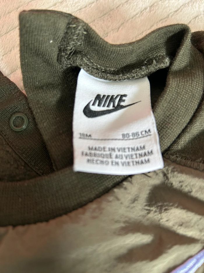 Lot de 3 : 2 ensemble Nike + une combinaison 18 mois - photo numéro 3